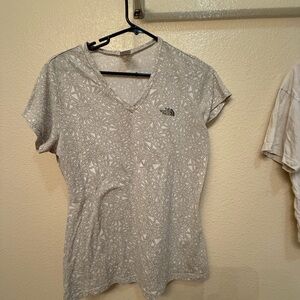 The North Face Women's V-Neck Tee - Light Gray Pattern